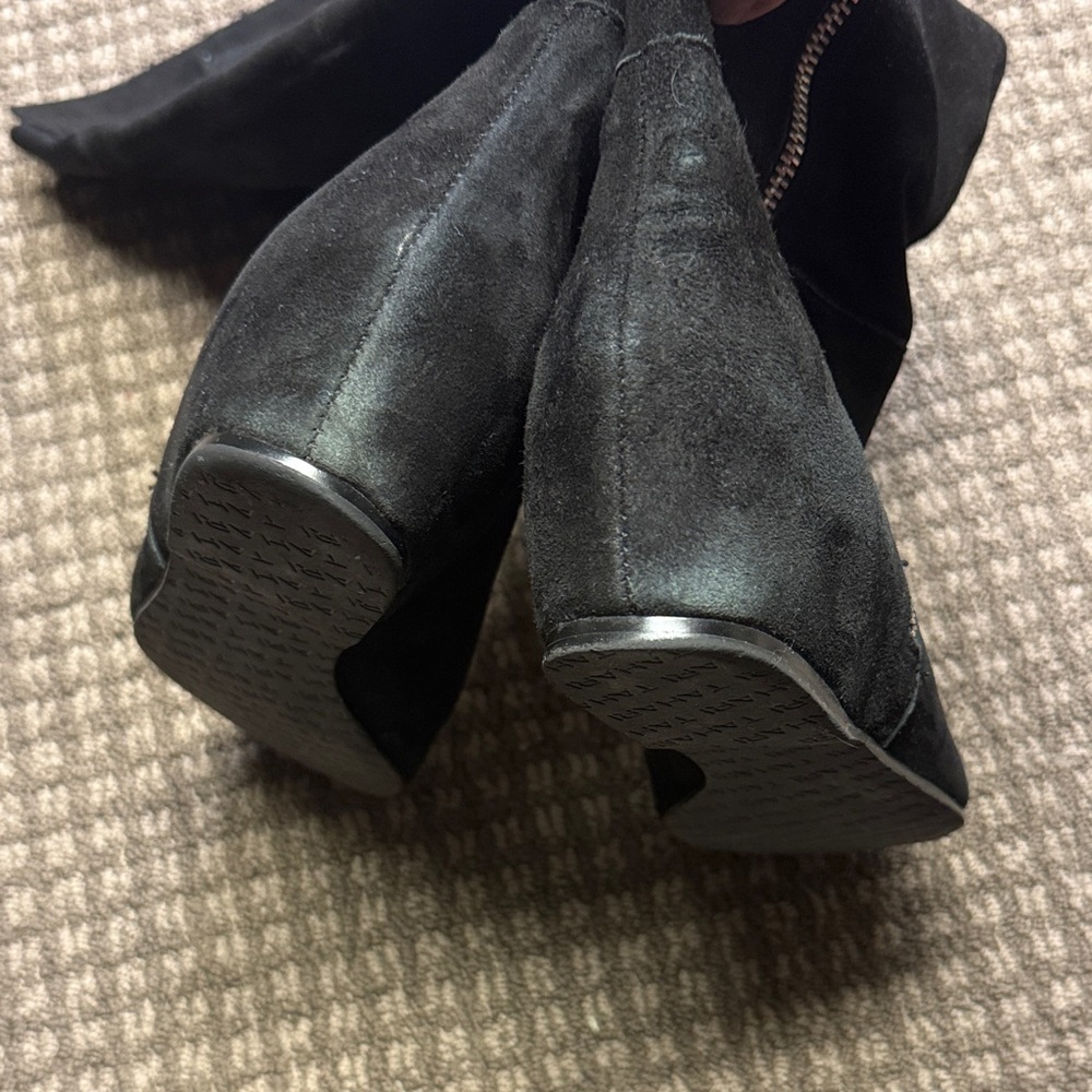 Tahari "Shaw" Black Knee-High Suede Women's Boots sz 7 - Picture 5 of 6
